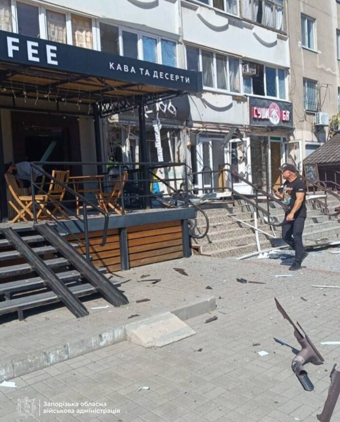 Наслідки російського удару по Запоріжжю, фото: Запорізька ОВА