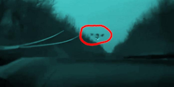 Російський дрон завдав лобового удару по автомобілю прикордонників, скріншот відео