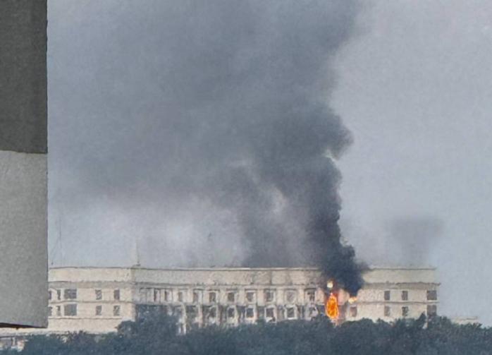 Массированная атака на столицу: двое погибших, повреждено правительственное здание