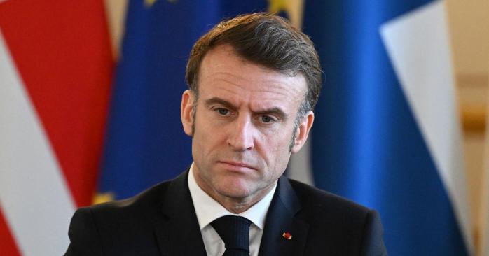 Увесь уряд Франції раптово відправили у відставку. Фото: