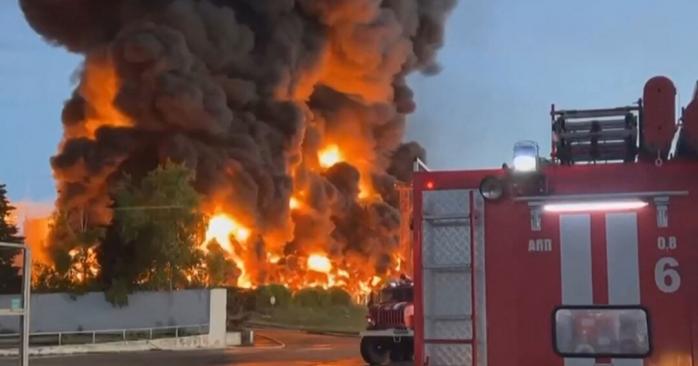 Пожар на нефтебазе. Фото: