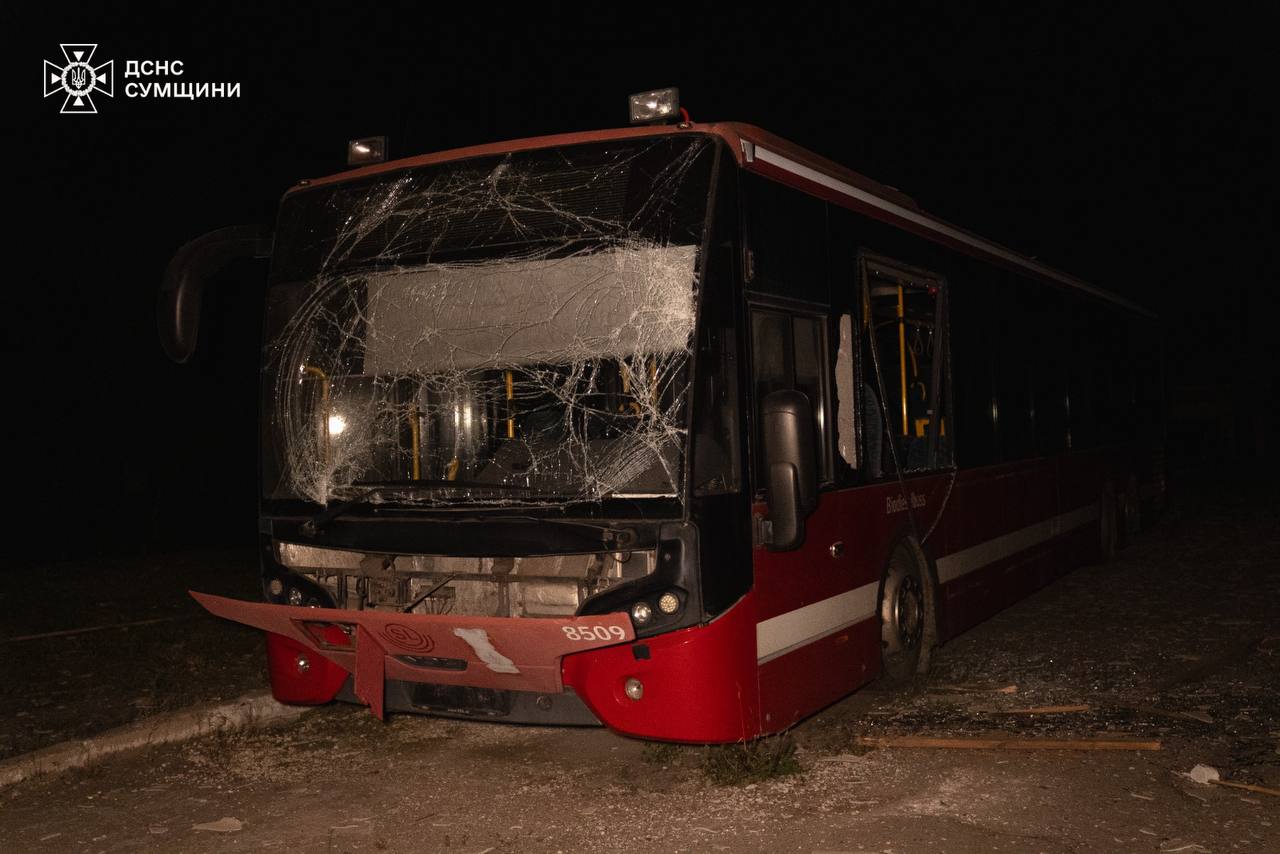 Наслідки удару по Сумах. Фото: ДСНС