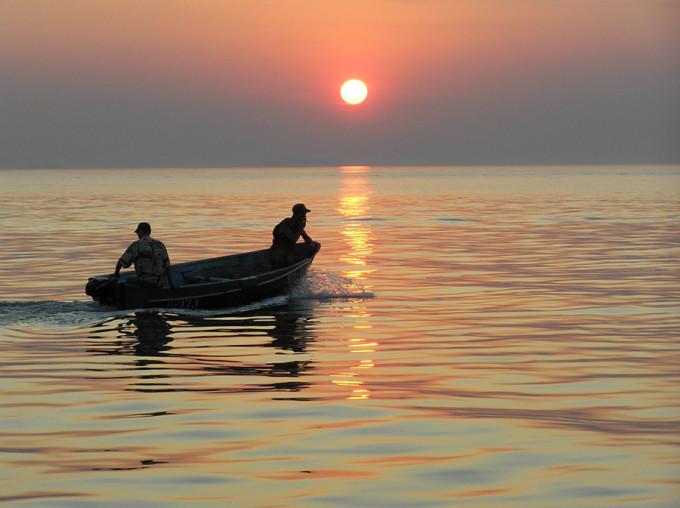 В Донецкой области нашли тела рыбаков, пропавших в Азовском море