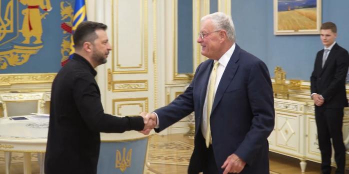 Владимир Зеленский и Кит Келлог, скриншот видео