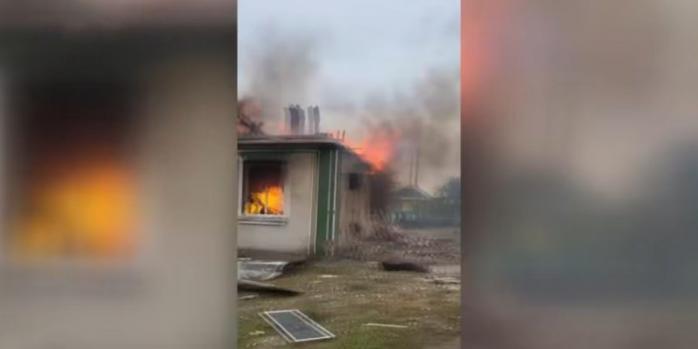 На Волині сталося падіння боєприпасу з винищувача на житловий будинок, скріншот відео 