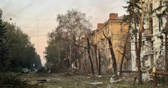 Россияне сбросили три авиабомбы на Краматорск. Фото: МВА