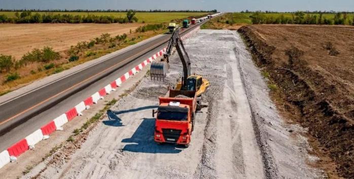 Окупанти споруджають біля Маріуполя об’їзну дорогу, фото: Петро Андрющенко