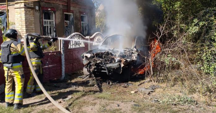 Россияне сбросили три авиабомбы на Константиновку. Фото: ОВА