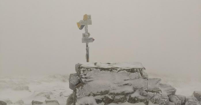 Настоящая зима пришла в украинские Карпаты. Фото: ГСЧС