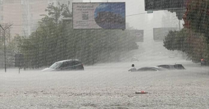 В Одессе в день выпала почти двухмесячная норма осадков. Фото: ГСЧС