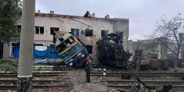 Последствия российских обстрелов в ночь на 2 октября, фото: Алексей Кулеба