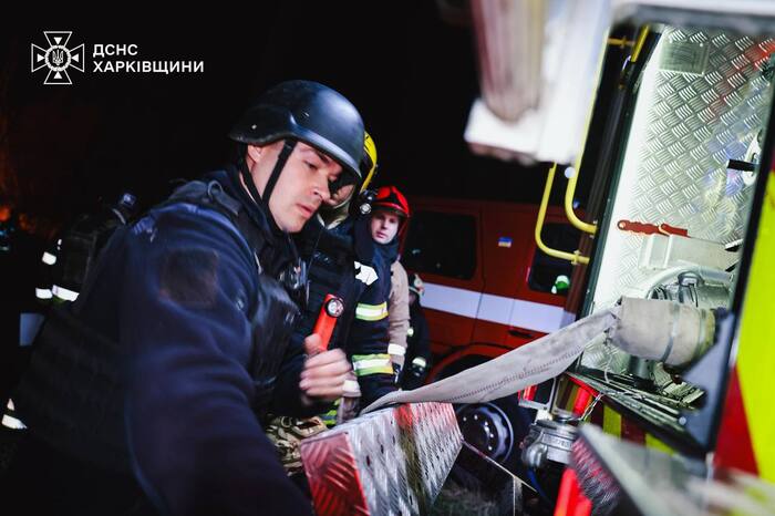 Наслідки нічної атаки російських дронів по Харкову, фото: ДСНС