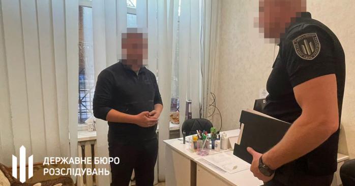 В Днепре работник ТЦК через «Оберег» списал брата и еще 16 родственников. Фото: 