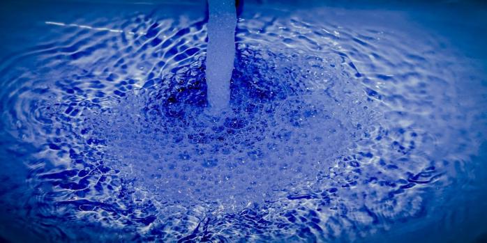 В Николаеве возобновили централизованные поставки пресной воды, фото: Алексей Кулеба