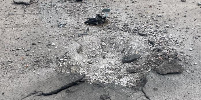 Наслідки удару російського дрона у Семенівці, фото: Олександр Селіверстов