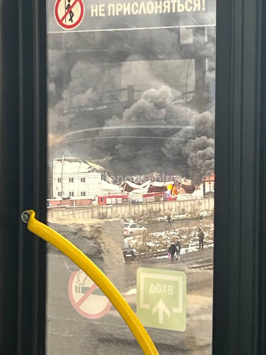 Пожежа на заводі в Новосибірську. Фото: соцмережі