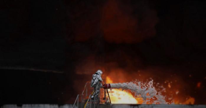 Последствия ударов по нефтебазе. Фото: ГСЧС