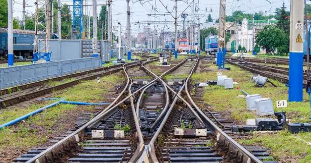 Російські окупанти завдали чергового удару по українській залізниці. Фото: 