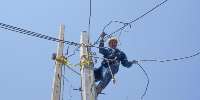 В Украине продолжаются ремонтные работы после массированного российского удара по инфраструктуре, фото: