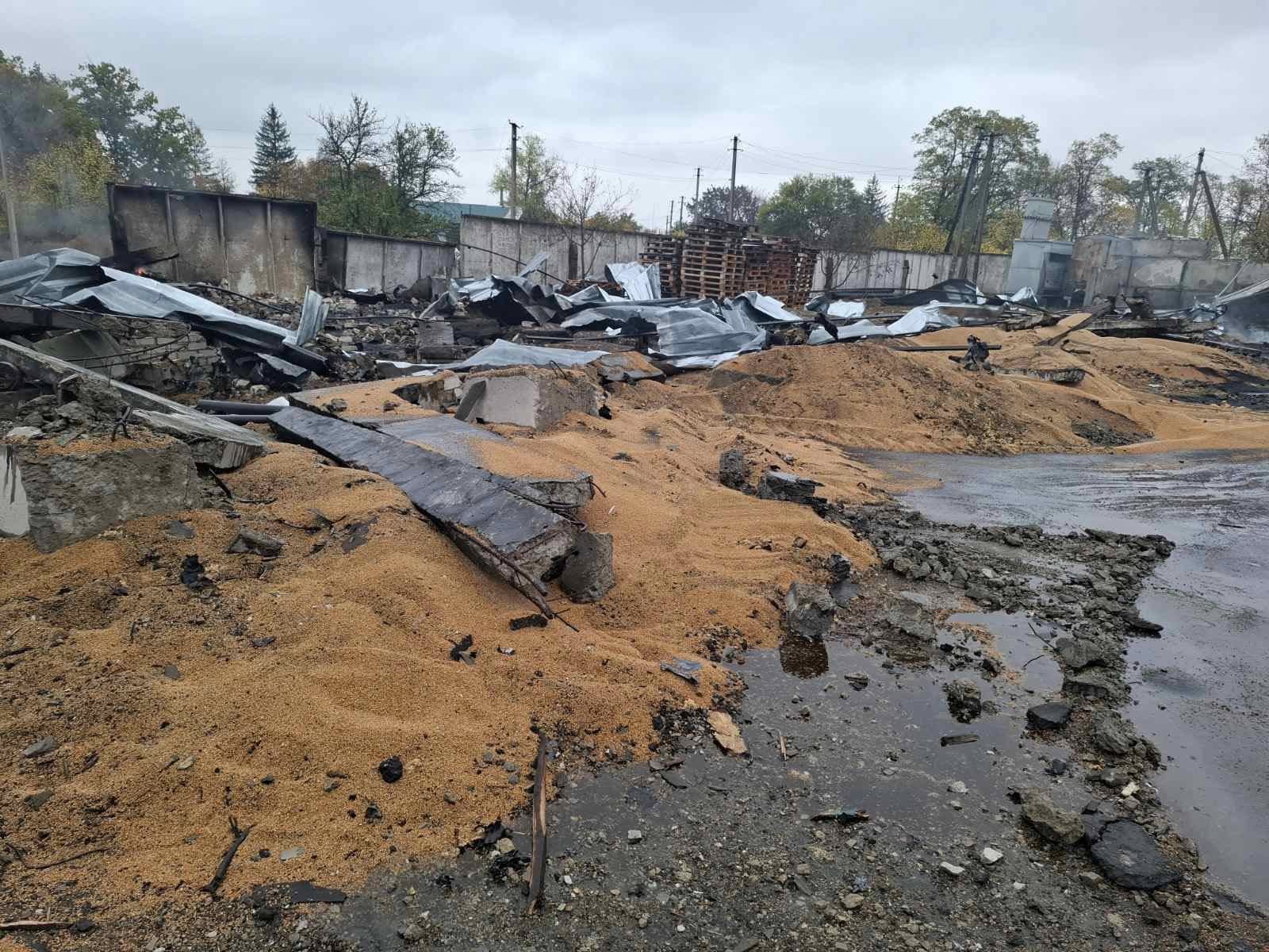 Зруйноване агропідприємство на Харківщині. Фото: Андрій Дикун