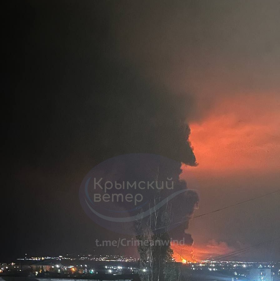 Масштабна пожежа у Феодосії. Фото: соцмережі