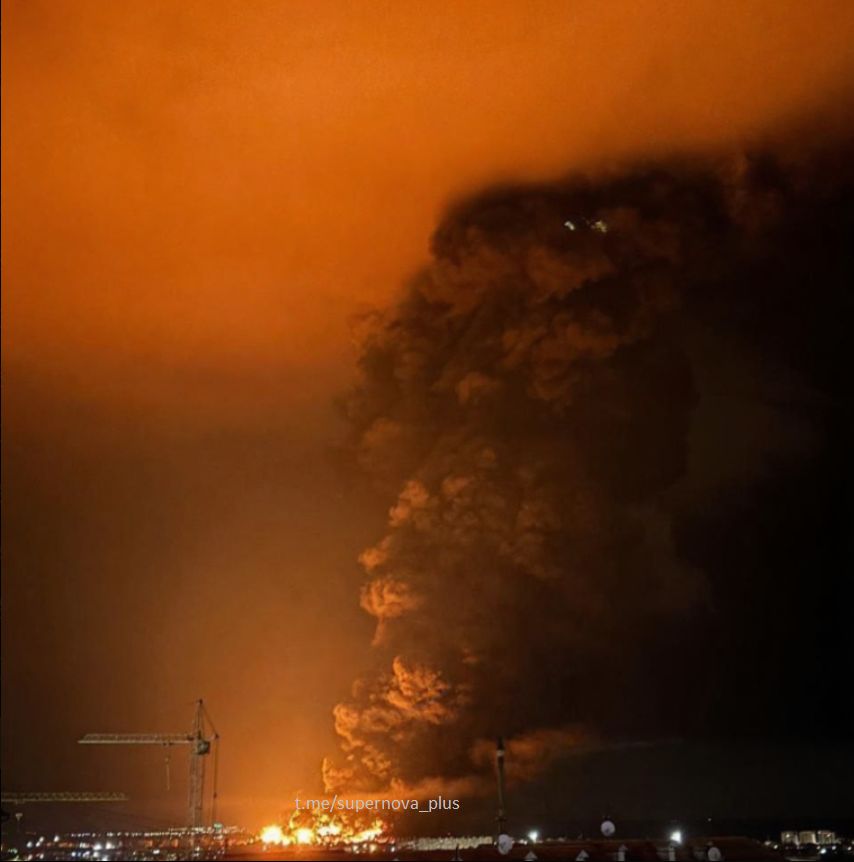 Масштабна пожежа у Феодосії. Фото: соцмережі