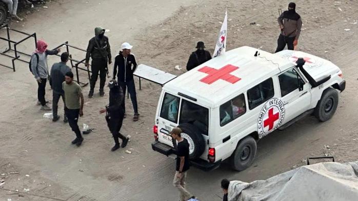 ХАМАС передал Красному Кресту 20 израильских заложников. Фото: 