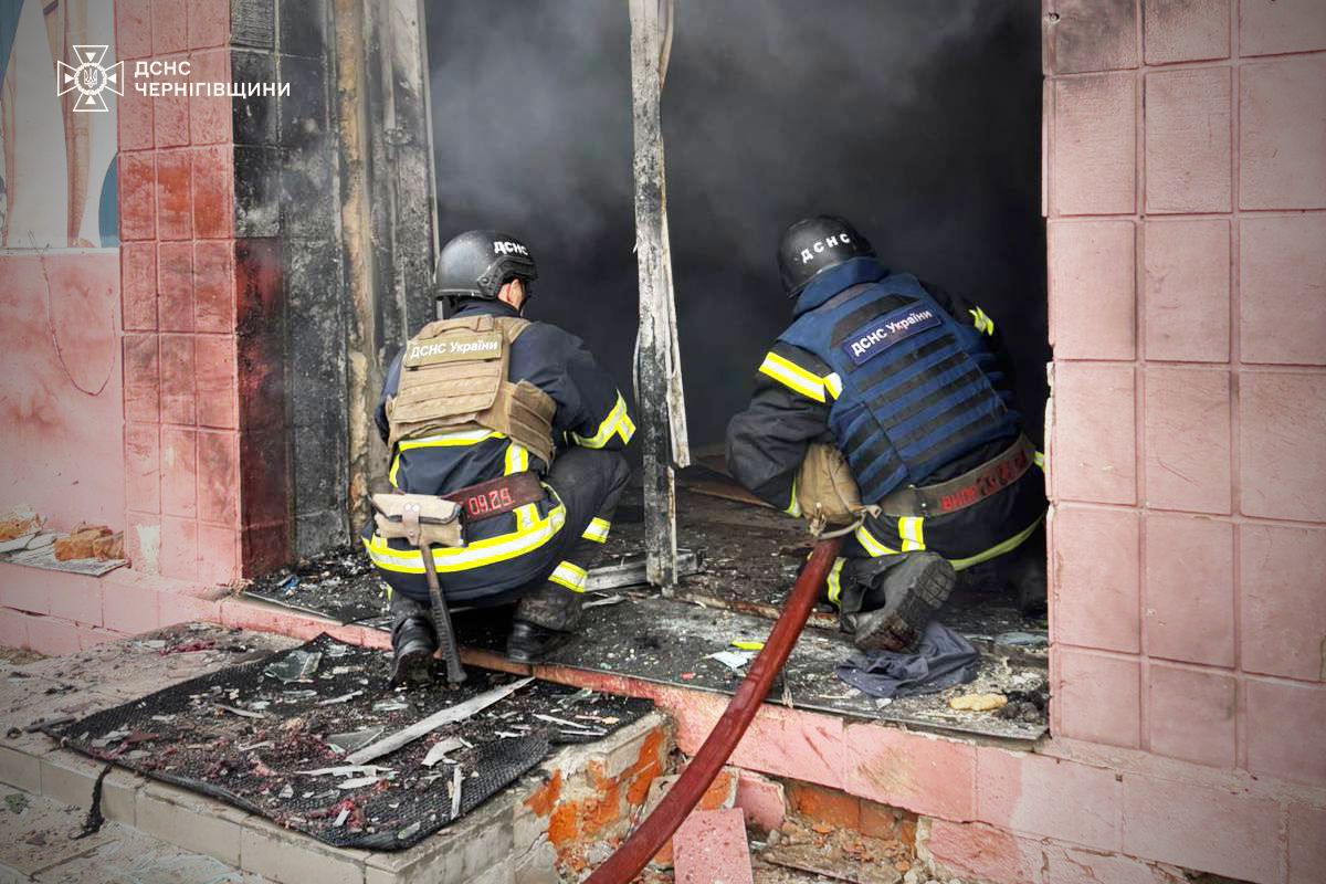 Наслідки атак окупантів. Фото: ДСНС