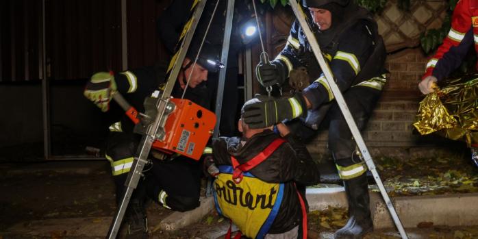 Спасение мужчины в Херсоне, фото: ГСЧС