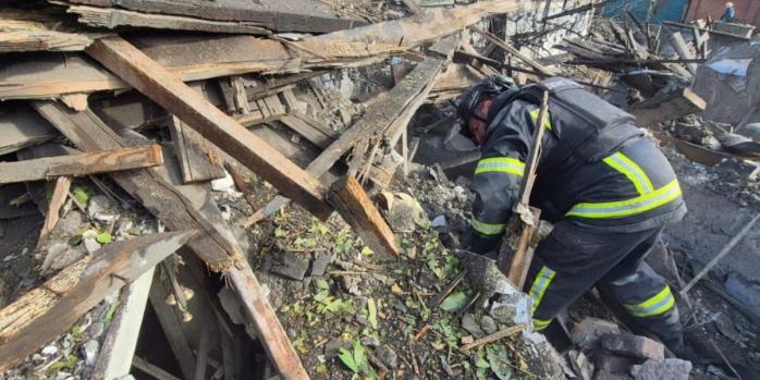 Последствия российского авиаудара по Доброполью, фото: ГСЧС Донецкой области