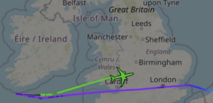 Літак міністра оборони США оголосив надзвичайну ситуацію над Атлантикою, фото: Clash Report