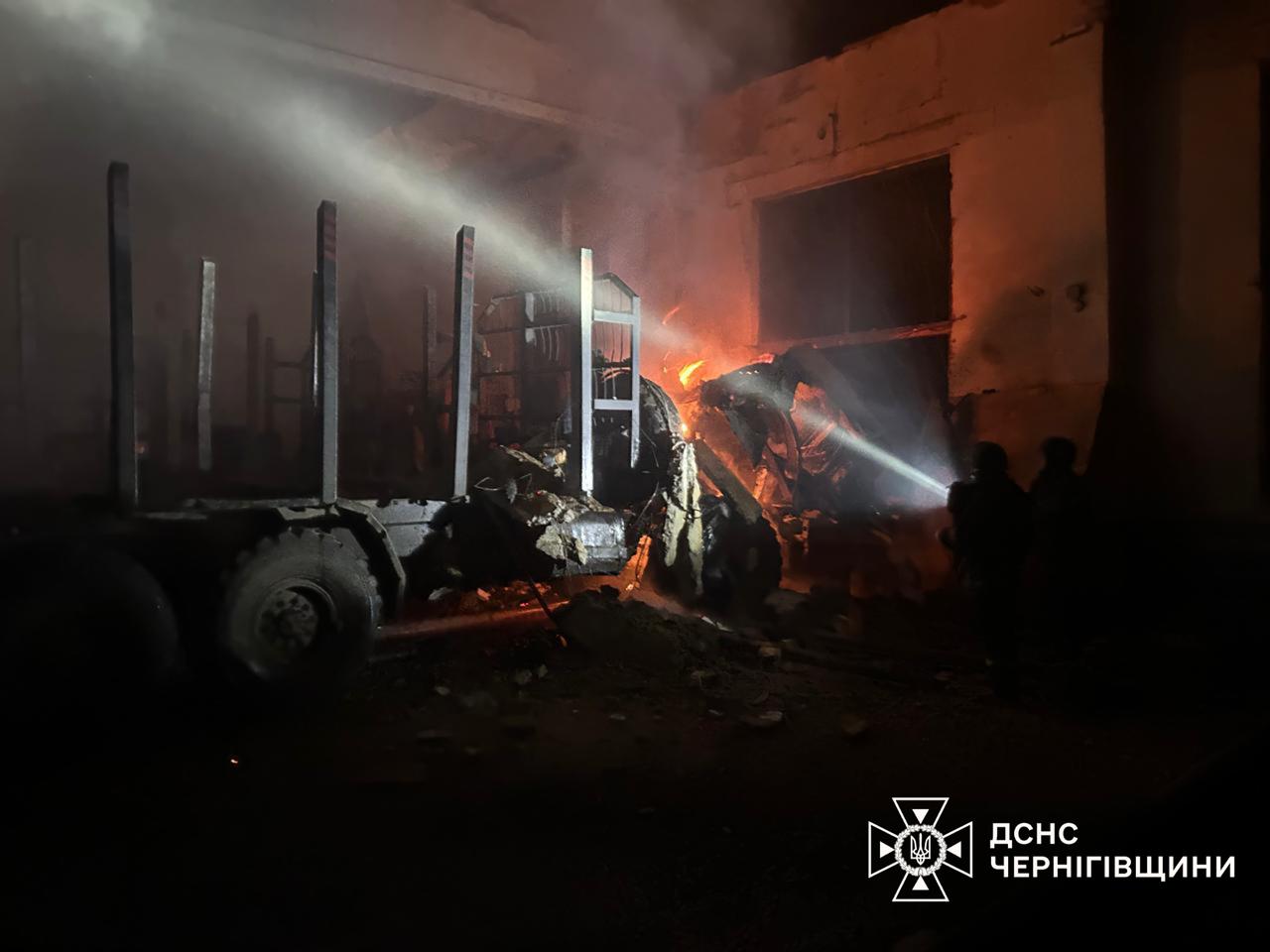 Армія РФ вночі атакувала Україну 70 безпілотниками. Фото: ДСНС