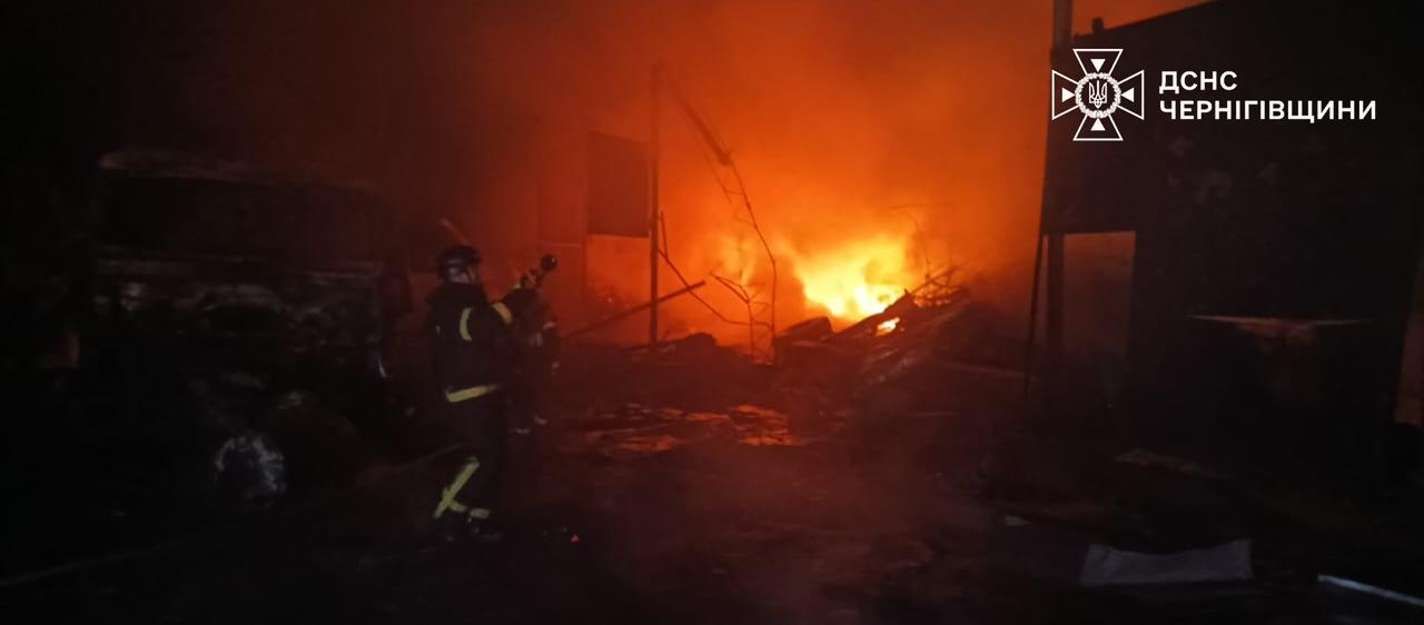 Армія РФ вночі атакувала Україну 70 безпілотниками. Фото: ДСНС