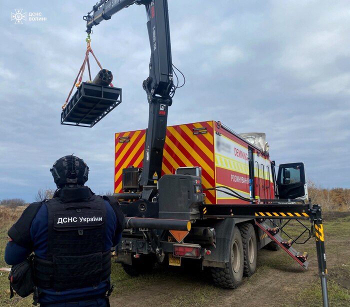 Тубус із авіаракетами знайшли на Харківщини, фото: ДСНС