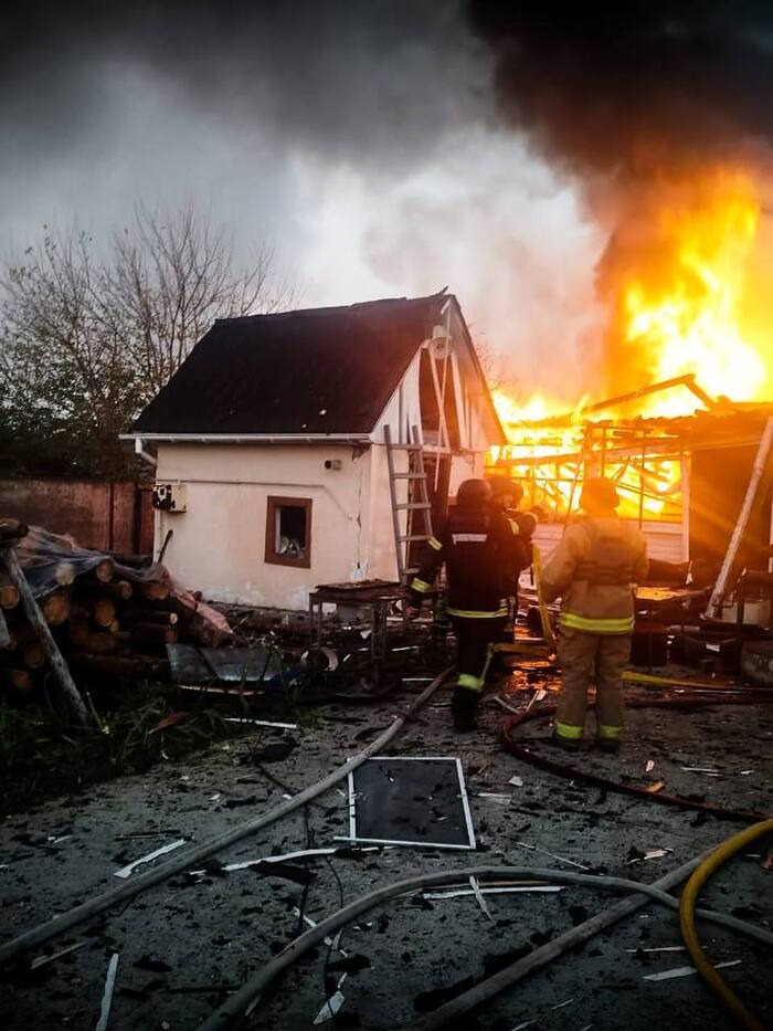 Наслідки російської повітряної атаки на Київщині, фото: ДСНС