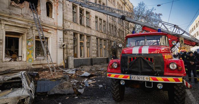 Последствия обстрелов Харькова. Фото: ГСЧС