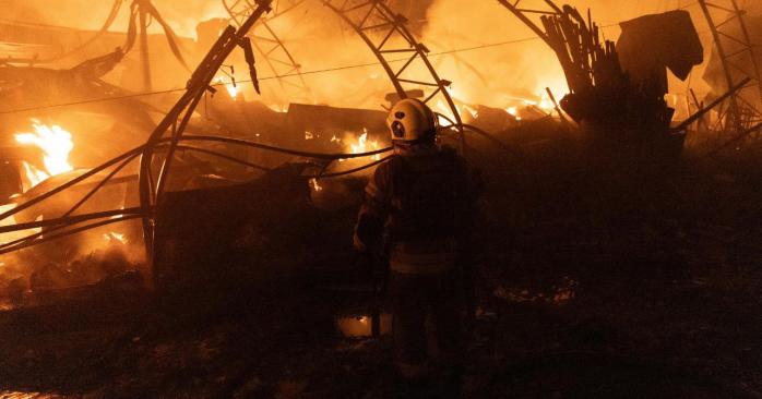 В Киеве семь пострадавших из-за российской атаки. Фото: ГСЧС