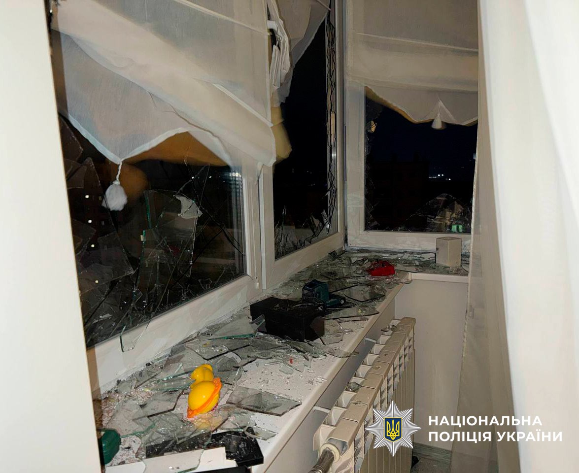 Два нерозірвані «Шахеди» дістали з квартир. Фото: НПУ