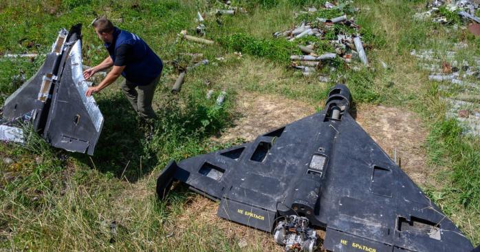 Два нерозірвані «Шахеди» дістали з квартир. Фото: