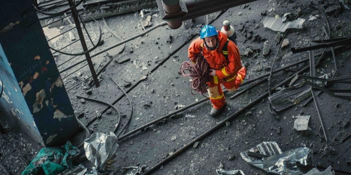 Ликвидация последствий российского обстрела, фото: ДСНС