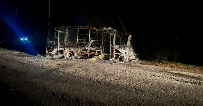 Россияне попали дроном в маршрутку на Сумщине. Фото: