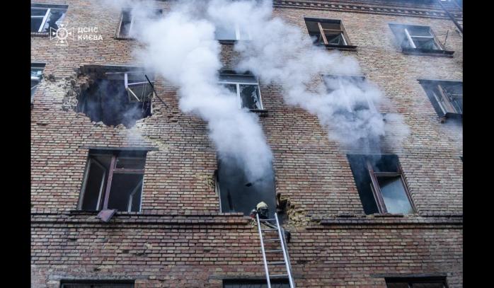 Последствия российских обстрелов Киева 22 октября, фото: ГСЧС