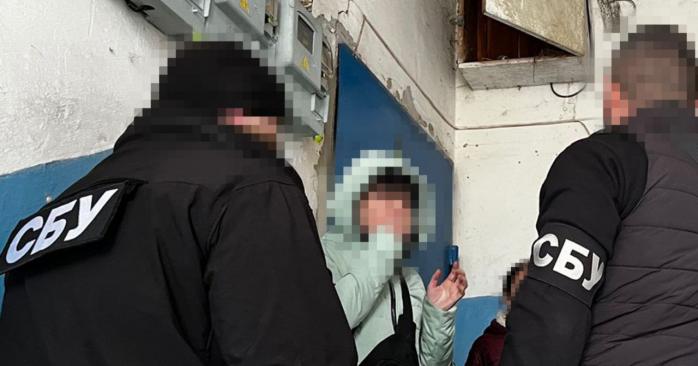 Российский агент под видом уборщицы шпионила в домах воинов ВСУ. Фото: СБУ