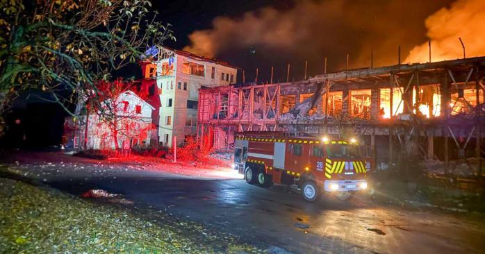 РФ ночью атаковала Украину 126 дронами. Фото: ГСЧС