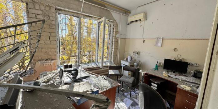 Рашисти 29 жовтня вдарили по дитячій лікарні у Херсоні, фото: Володимир Зеленський