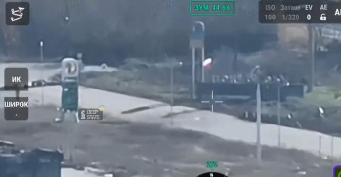 Рашисти встановили свій прапор на стелі «Покровськ», скріншот відео