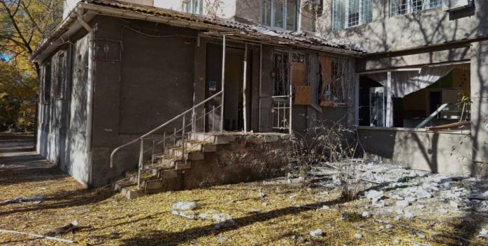 Последствия российского удара по детской больнице в Херсоне, фото: Херсонская областная прокуратура