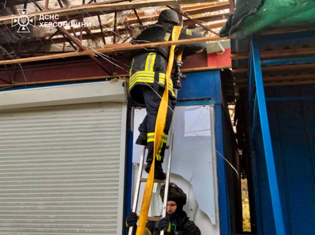 Наслідки російського обстрілу Херсона 31 жовтня, фото: ДСНС