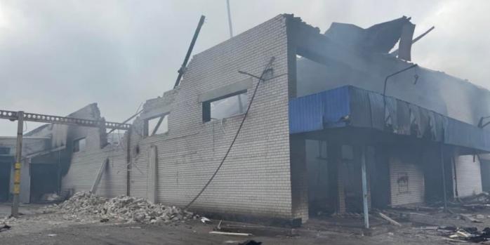 Последствия российского удара по складу в Павлограде, фото: Иван Омельченко