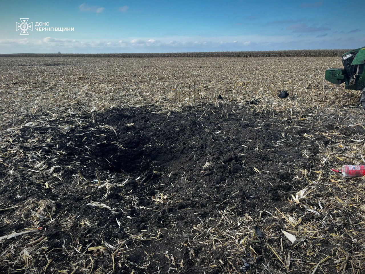 На Чернігівщині під час польових робіт здетонував російський дрон. Фото: ДСНС